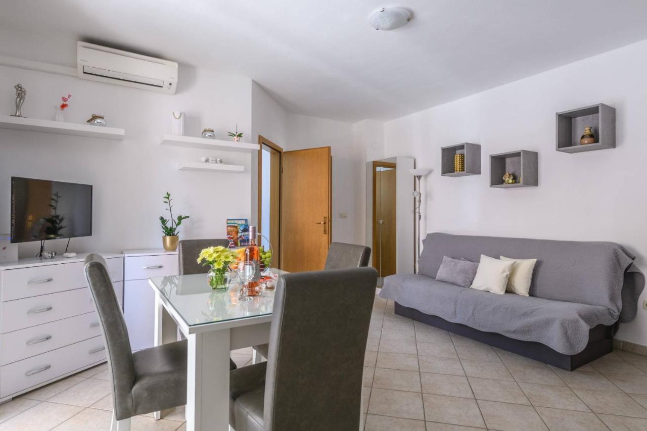 Apartment Sea Premantura Exterior photo